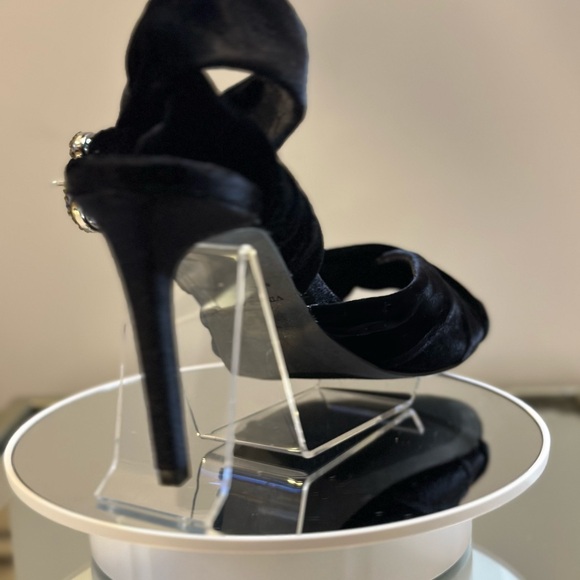 VINCE CAMUTO | Anyria Velvet Party Heels - Picture 12 of 13